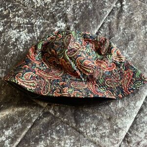 Bucket hat